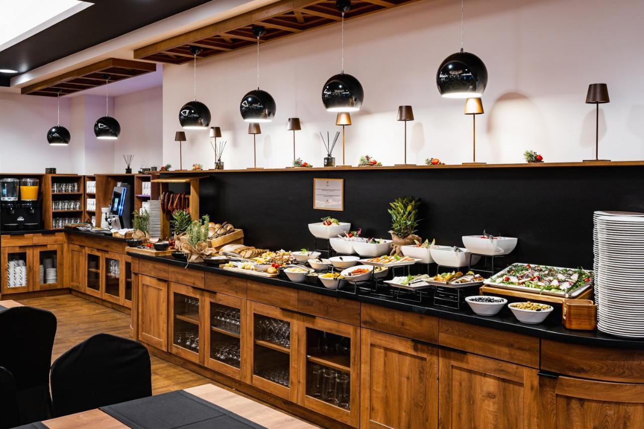 Szczawnica Park Resort & Spa Exterior photo The buffet at the airport