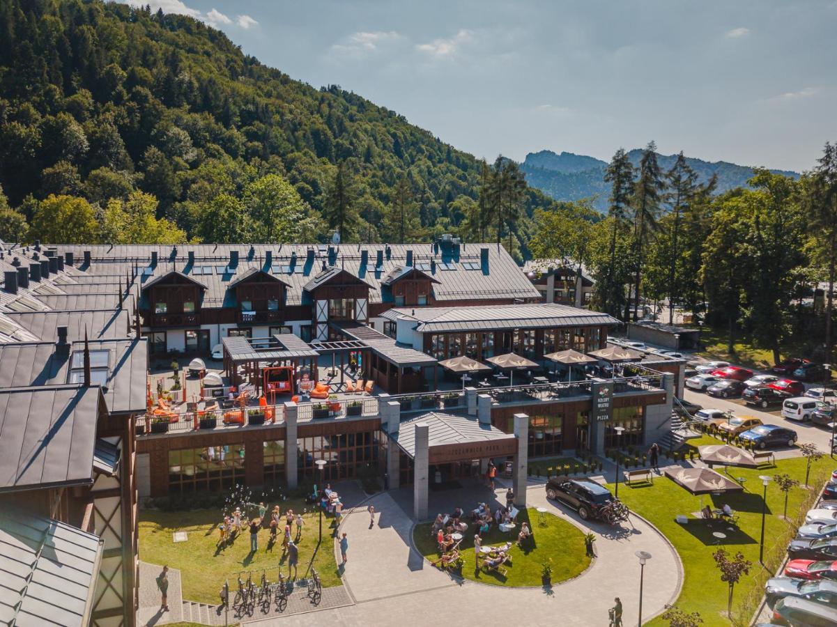 Szczawnica Park Resort & Spa Exterior photo The resort's main village